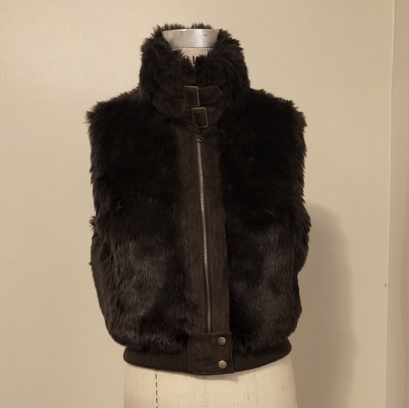 Faux Fur Vest - Picture 2 of 10
